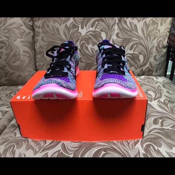 COPY - Nike WMNS Free RN Flyknit - Picture 3 of 9